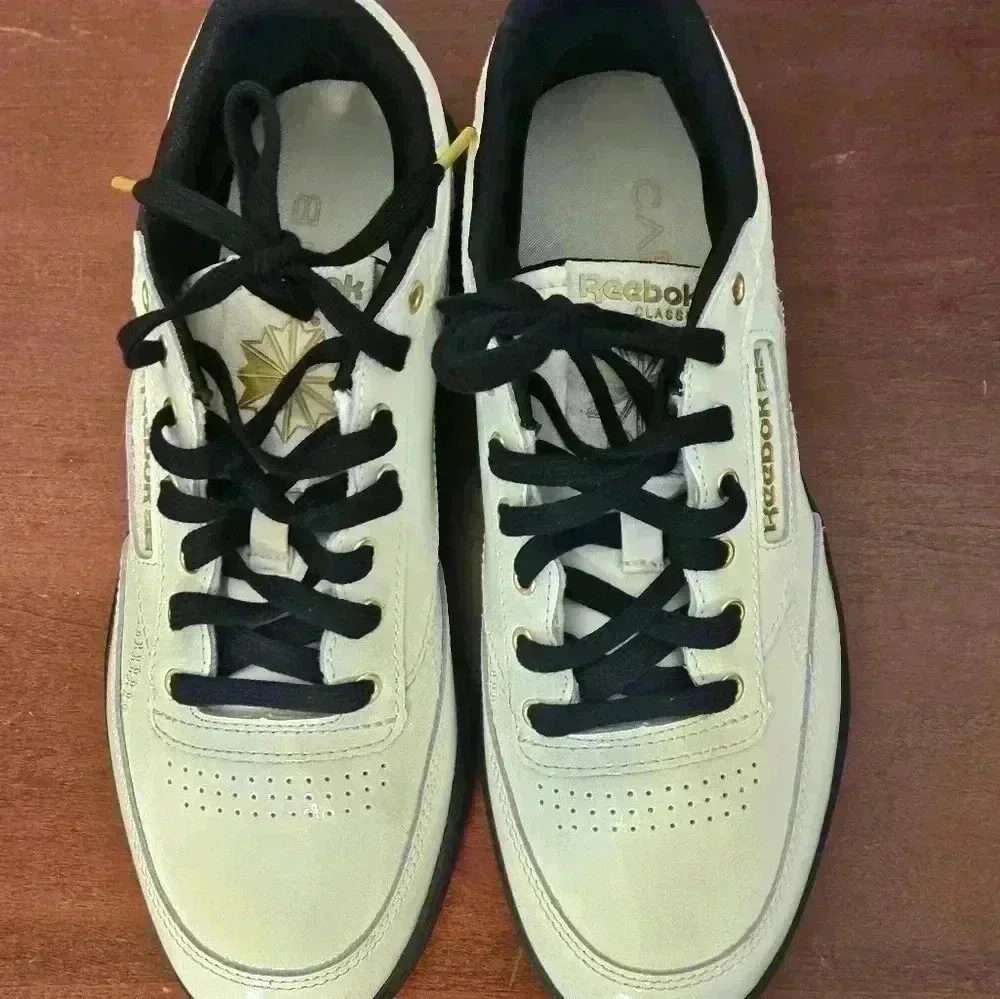 REEBOK  CARDI B CLUB C DOUBLE  SNEAKERS EUC SIZE 8